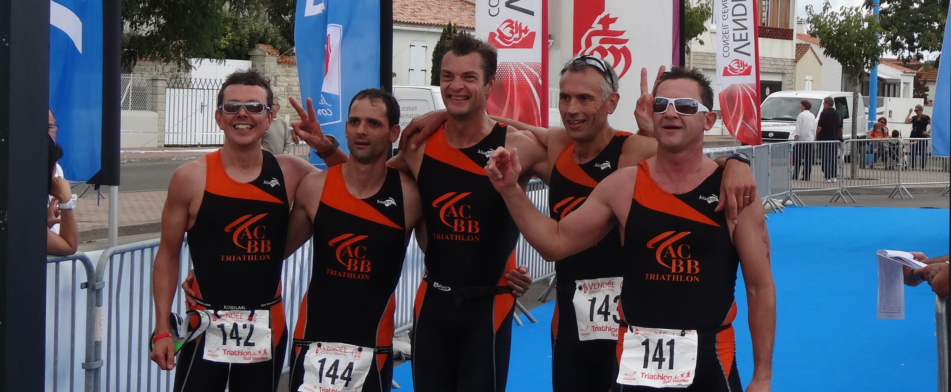 Arrivée de l'équipe ACBB Triathlon au master de la coupe de France