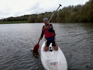 Sébastien Douet sur le paddle board aux boucles de la Marne