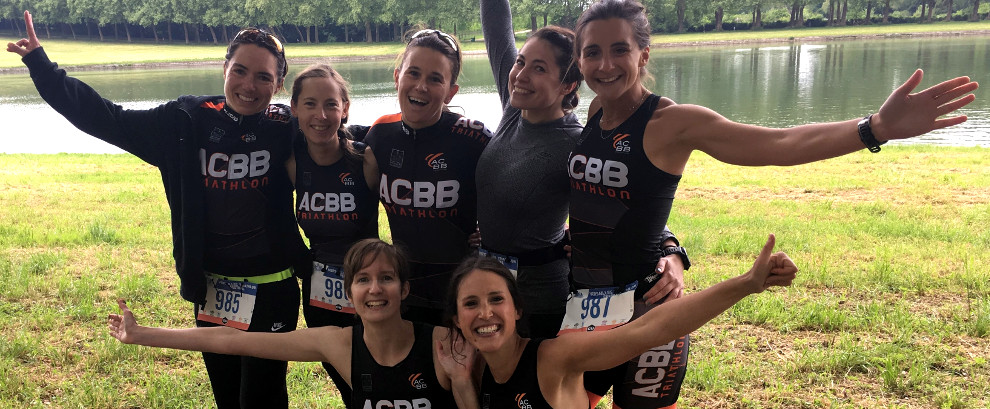 Les féminines avant le départ du triathlon de Versailles